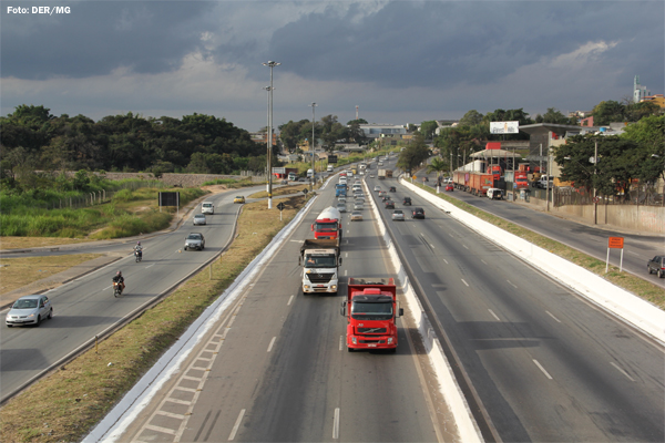 PRF restringe tráfego de caminhões durante feriados