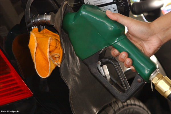 Anfavea aprova alta de etanol na gasolina