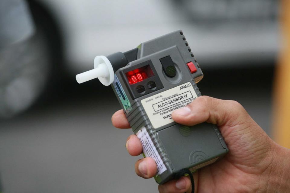 Denatran cria multa para condutores que recusam teste do bafômetro
